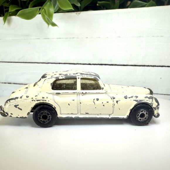 Vintage Lesney Matchbox Lot of 3 Classic Sedans - 1970/80s Cream Die Cast Cars - Picture 4 of 5